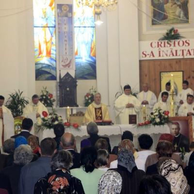 1 iunie: Moineşti: Sărbătoarea hramului şi prezentarea Bibliei