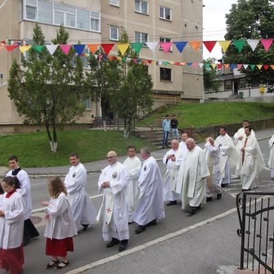 1 iunie: Moineşti: Sărbătoarea hramului şi prezentarea Bibliei