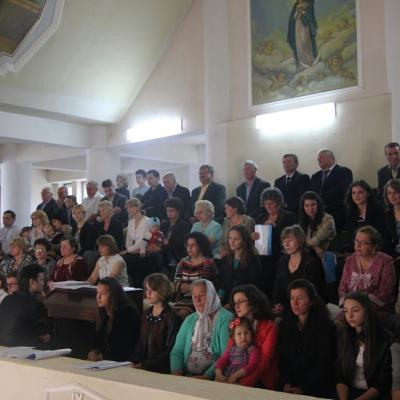 1 iunie: Moineşti: Sărbătoarea hramului şi prezentarea Bibliei
