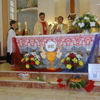 1 iunie: Răducăneni: 32 de copii au primit Prima Sfântă Împărtăşanie