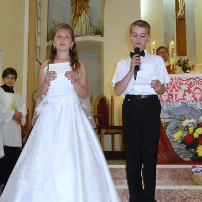 1 iunie: Răducăneni: 32 de copii au primit Prima Sfântă Împărtăşanie