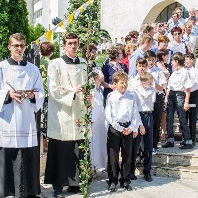 8 iunie: Iaşi: Administrarea Mirului în Parohia "Sfânta Tereza"