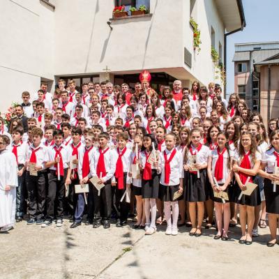 8 iunie: Iaşi: Administrarea Mirului în Parohia "Sfânta Tereza"