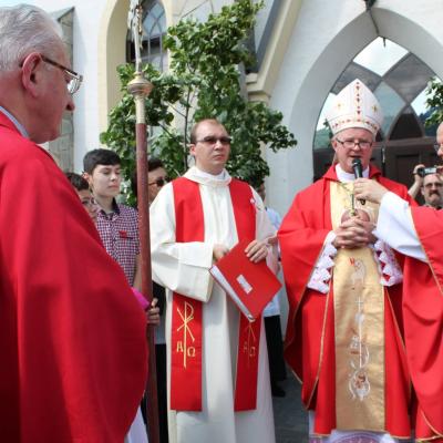 8 iunie: Sfinţirea bisericilor renovate din filialele Putna şi Clit