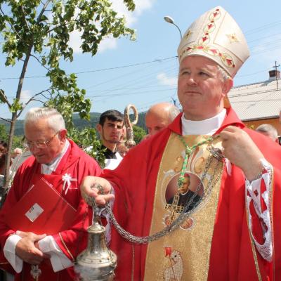 8 iunie: Sfinţirea bisericilor renovate din filialele Putna şi Clit