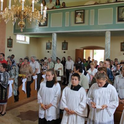 8 iunie: Sfinţirea bisericilor renovate din filialele Putna şi Clit