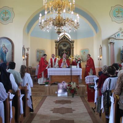 8 iunie: Sfinţirea bisericilor renovate din filialele Putna şi Clit