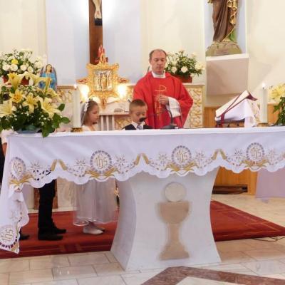 8 iunie: Ploscuţeni: Prima Împărtăşanie