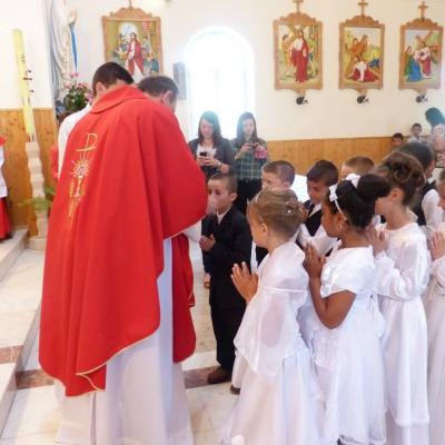 8 iunie: Ploscuţeni: Prima Împărtăşanie