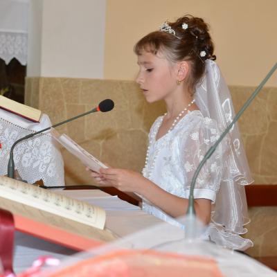 8 iunie: Oneşti: Prima Sfântă Împărtăşanie