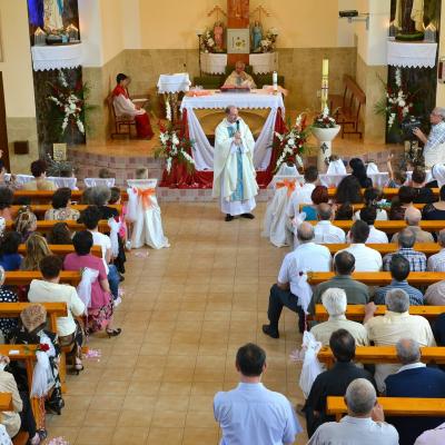 8 iunie: Oneşti: Prima Sfântă Împărtăşanie