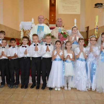 8 iunie: Oneşti: Prima Sfântă Împărtăşanie