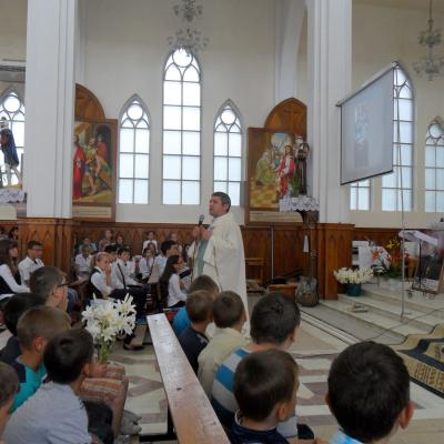 15 iunie: Gioseni: "Cutia Speranţei", darul pentru copiii din Kenya