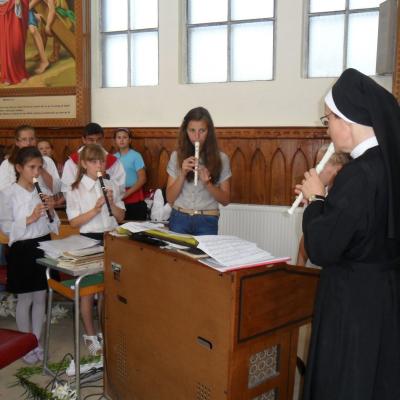 15 iunie: Gioseni: "Cutia Speranţei", darul pentru copiii din Kenya