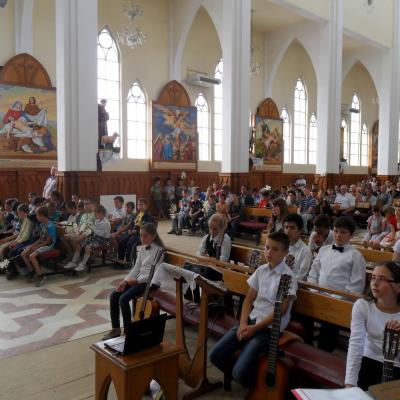 15 iunie: Gioseni: "Cutia Speranţei", darul pentru copiii din Kenya