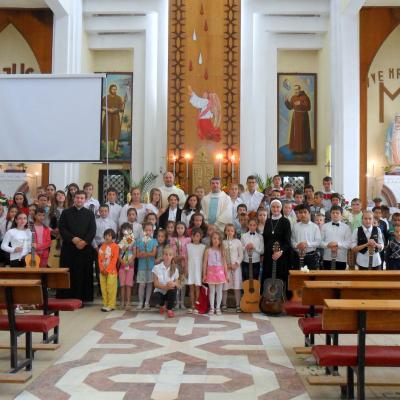 15 iunie: Gioseni: "Cutia Speranţei", darul pentru copiii din Kenya