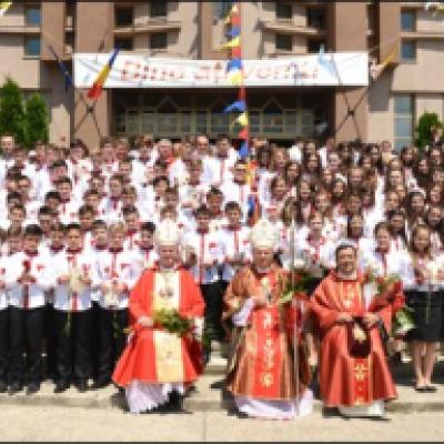 15 iunie: Bacău - "Sfântul Nicolae": Administrarea sfântului Mir