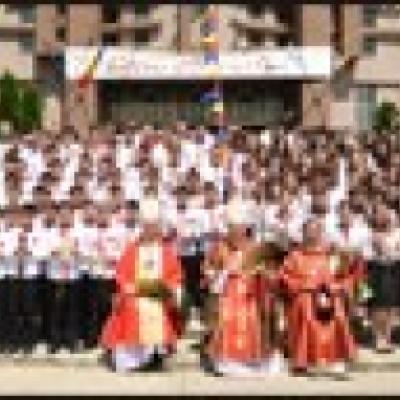 15 iunie: Bacău - "Sfântul Nicolae": Administrarea sfântului Mir