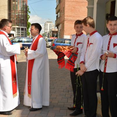 15 iunie: Bacău - "Sfântul Nicolae": Administrarea sfântului Mir