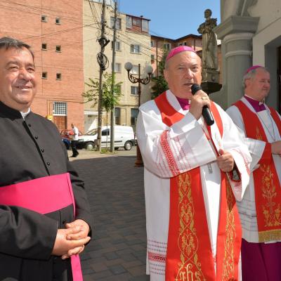 15 iunie: Bacău - "Sfântul Nicolae": Administrarea sfântului Mir