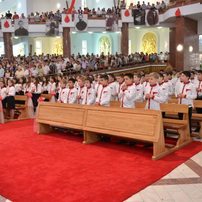 15 iunie: Bacău - "Sfântul Nicolae": Administrarea sfântului Mir
