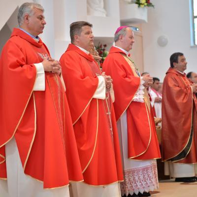 15 iunie: Bacău - "Sfântul Nicolae": Administrarea sfântului Mir