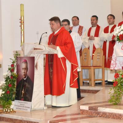 15 iunie: Bacău - "Sfântul Nicolae": Administrarea sfântului Mir