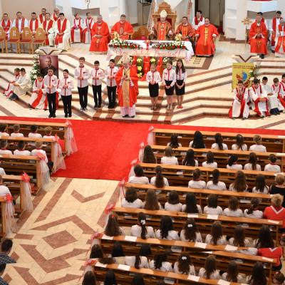15 iunie: Bacău - "Sfântul Nicolae": Administrarea sfântului Mir