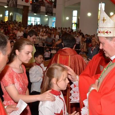 15 iunie: Bacău - "Sfântul Nicolae": Administrarea sfântului Mir