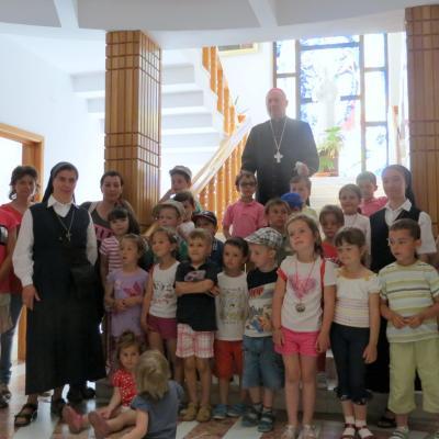 16 iunie: Iugani: "Rămas bun, frumoasă grădiniţă"
