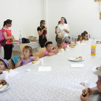 16 iunie: Iugani: "Rămas bun, frumoasă grădiniţă"