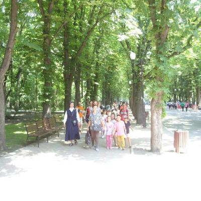 16 iunie: Iugani: "Rămas bun, frumoasă grădiniţă"