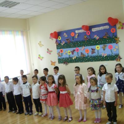 16 iunie: Iugani: "Rămas bun, frumoasă grădiniţă"