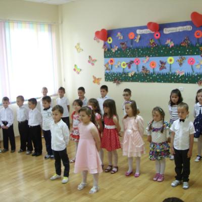 16 iunie: Iugani: "Rămas bun, frumoasă grădiniţă"