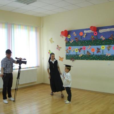 16 iunie: Iugani: "Rămas bun, frumoasă grădiniţă"