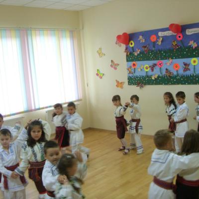 16 iunie: Iugani: "Rămas bun, frumoasă grădiniţă"