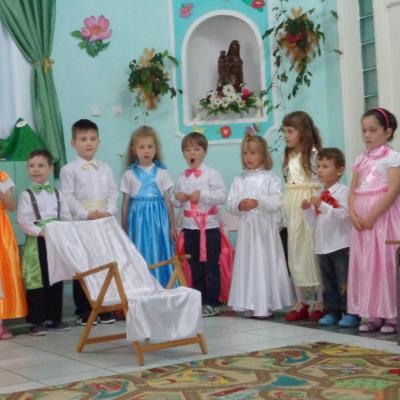 18 iunie: Săbăoani: Rămâi cu bine, grădiniţă!