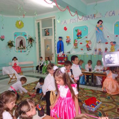 18 iunie: Săbăoani: Rămâi cu bine, grădiniţă!