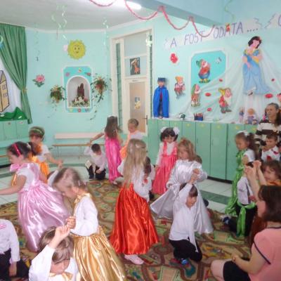 18 iunie: Săbăoani: Rămâi cu bine, grădiniţă!