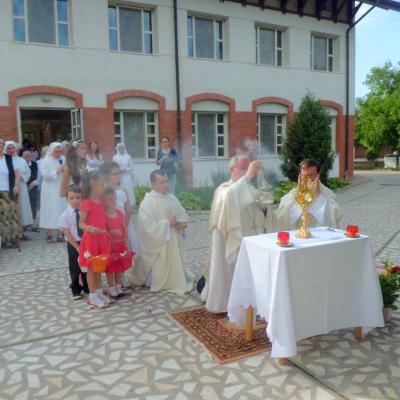 19 iunie: Iaşi: Procesiune cu preasfântul sacrament la Căminul de Bătrâni "Sfântul Iosif"
