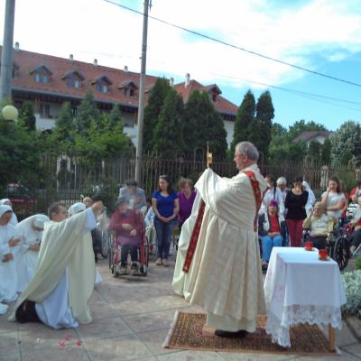 19 iunie: Iaşi: Procesiune cu preasfântul sacrament la Căminul de Bătrâni "Sfântul Iosif"