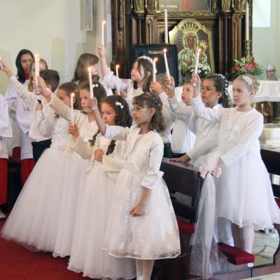22 iunie: Suceava: Prima Sfântă Împărtăşanie şi procesiune de Joia Verde