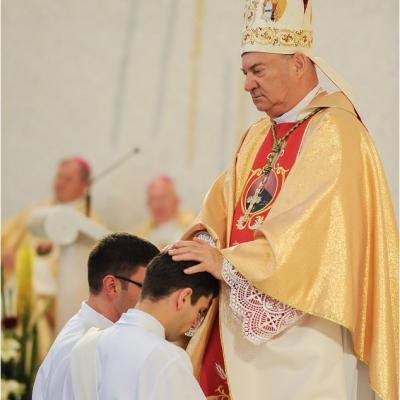 24 iunie: Iaşi: Hirotonirea a 29 de preoţi