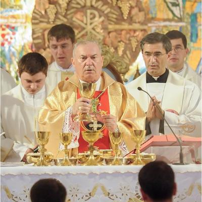 24 iunie: Iaşi: Hirotonirea a 29 de preoţi