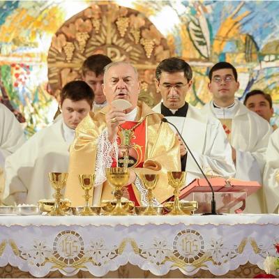 24 iunie: Iaşi: Hirotonirea a 29 de preoţi
