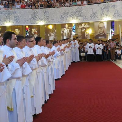 24 iunie: Iaşi: Hirotonirea a 29 de preoţi