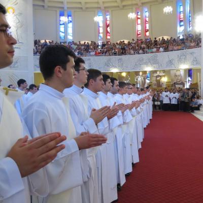 24 iunie: Iaşi: Hirotonirea a 29 de preoţi