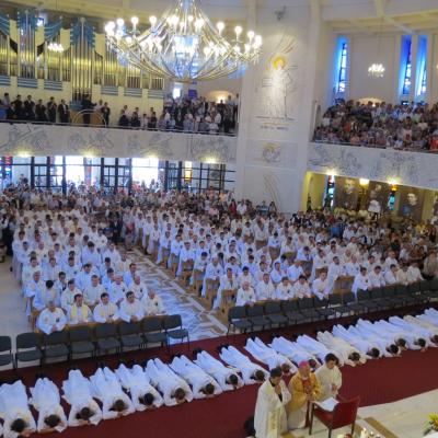 24 iunie: Iaşi: Hirotonirea a 29 de preoţi