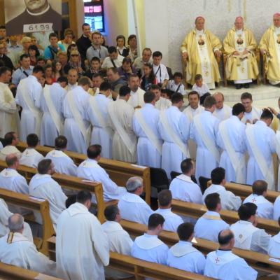 24 iunie: Iaşi: Hirotonirea a 29 de preoţi