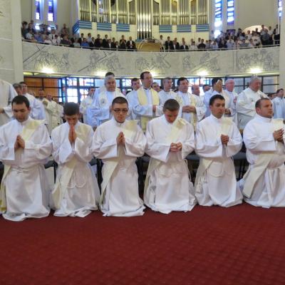 24 iunie: Iaşi: Hirotonirea a 29 de preoţi